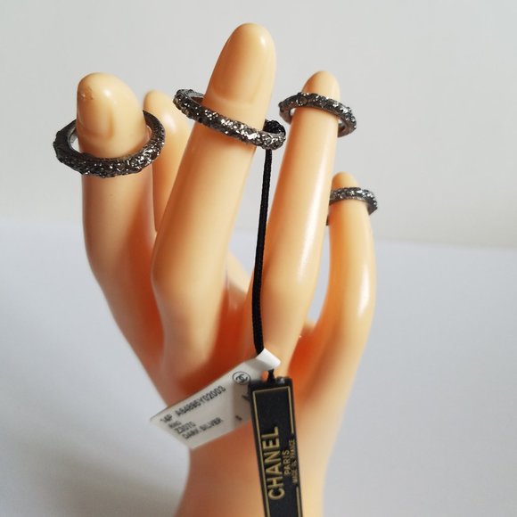 NWT Chanel Set of 4 Rings Dark Silver Color Limited Edition - Picture 3 of 8